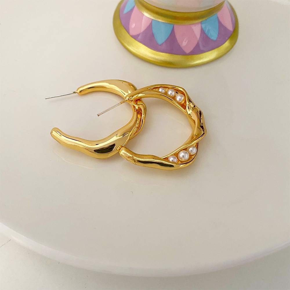 Elegant Gold Hoop Earrings with Pearls